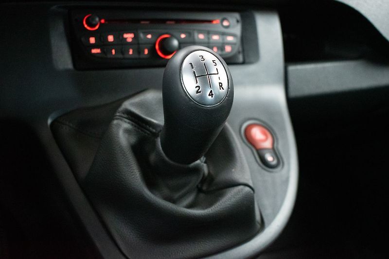 Renault Kangoo 1.6i Authentique*TAŽNÉ*KLIMA* - fotka 18 z 25