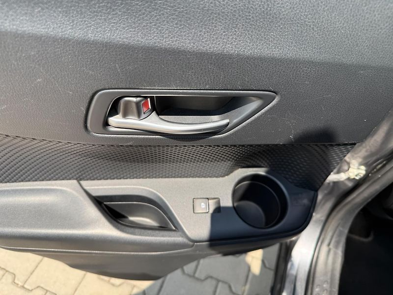 Toyota C-HR 1.2 Turbo Active Navi - fotka 25 z 28