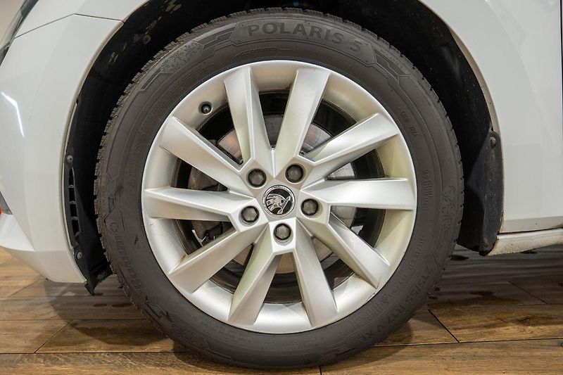 Škoda Superb 1.6 TDI 88 kW - fotka 24 z 25