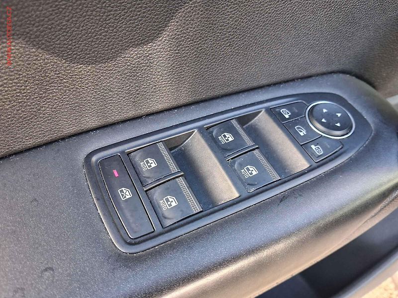 Renault Captur (2020) 1.3TCe, 2.maj,ČR, AC, LED - fotka 13 z 18