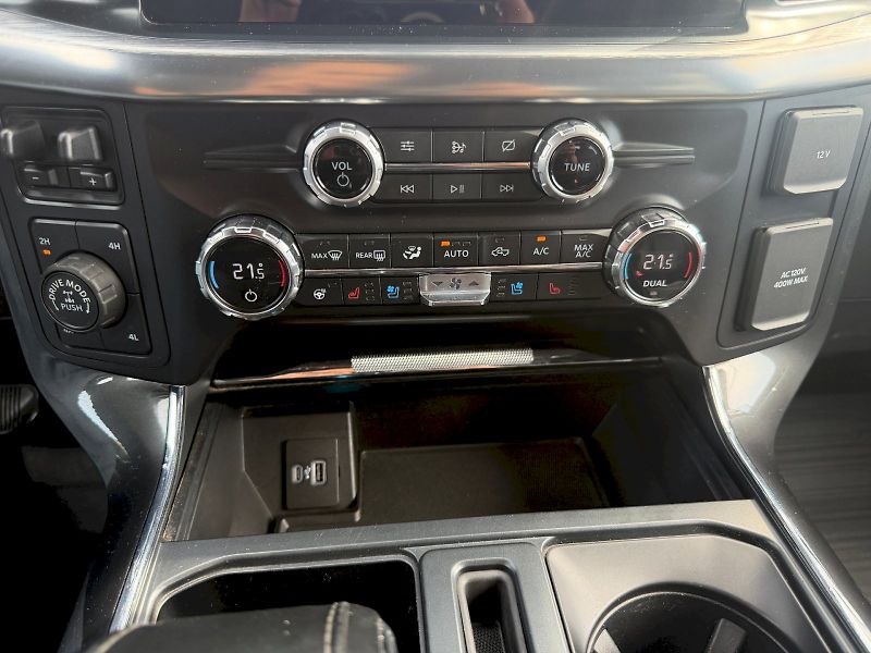 Ford F-150 (2021) Lariat 3.5L 298kW 4x4 - fotka 28 z 35
