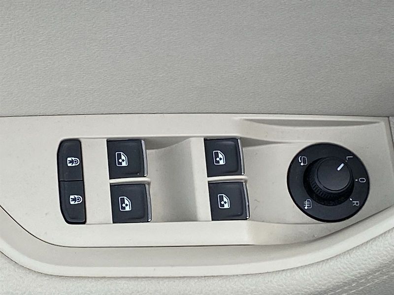 Škoda Superb (2022) Combi 2,0 TSI 4x4 DSG L&K - fotka 37 z 45