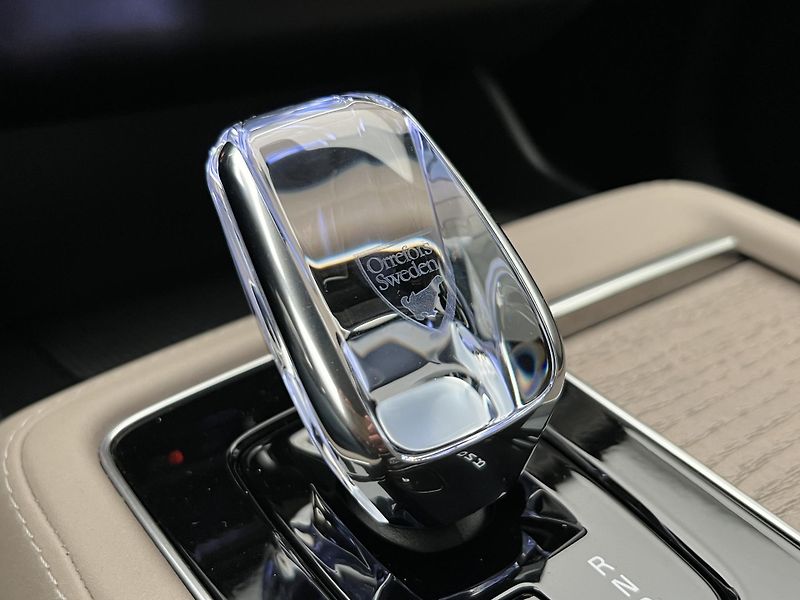Volvo XC90 T8 AWD RECHARGE ULTRA BRIGHT - fotka 17 z 57