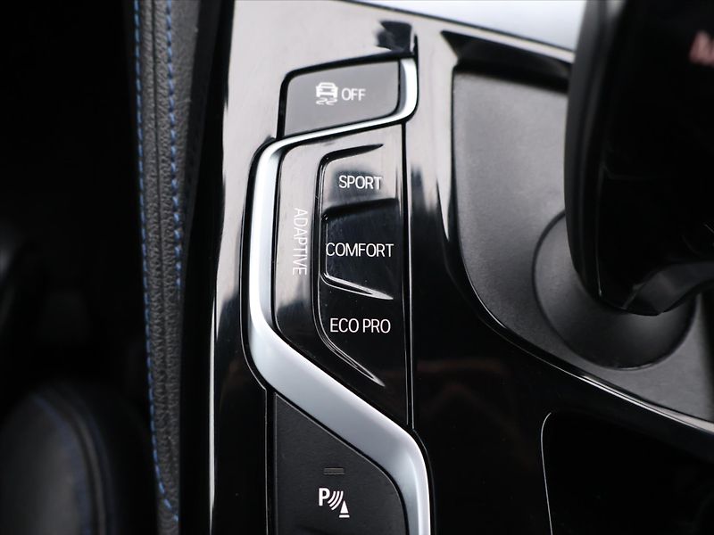 BMW Řada 5 3,0 530d xDrive 195kW M-paket - fotka 26 z 34