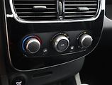 Renault Clio (2017) 1.2 16V, Tempomat - náhled 11