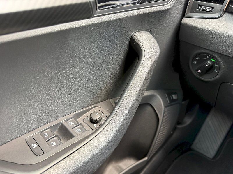 Škoda Karoq (2019) 1.5 TSI 110kW DSG SportLine - fotka 10 z 35