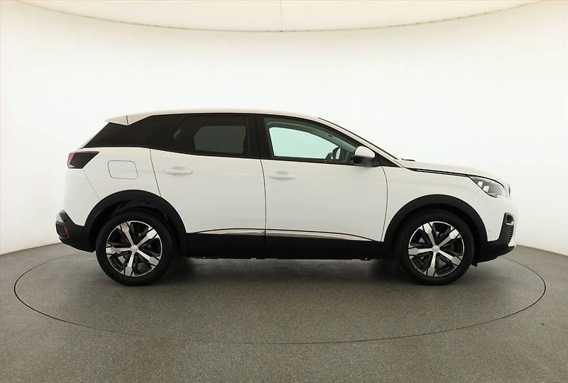 Peugeot 3008 (2017) 1.6 BlueHDi, Automat - fotka 6 z 18