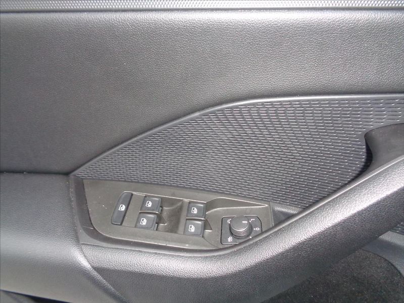 Škoda Octavia 1,5 - fotka 8 z 13