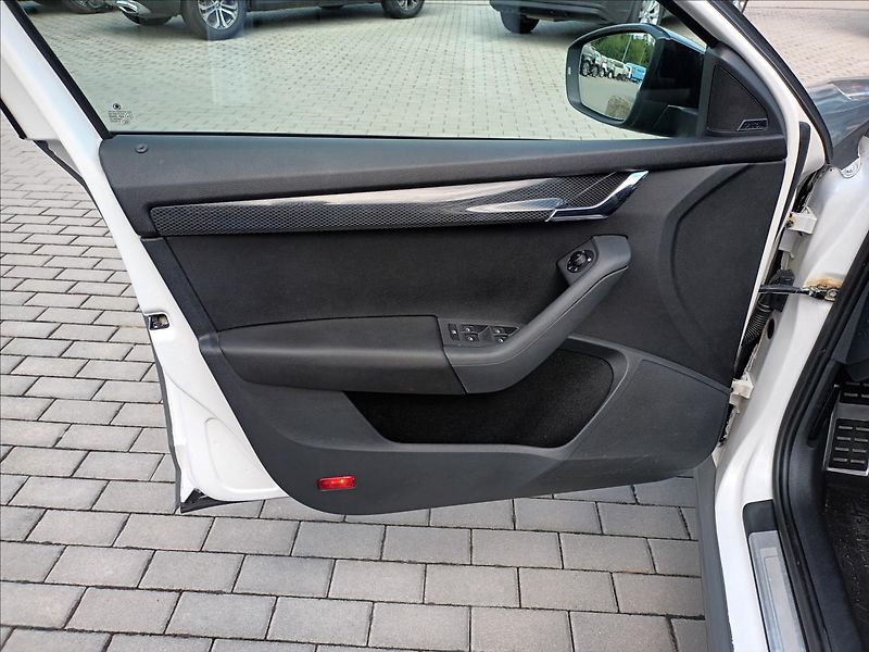 Škoda Octavia 2,0 TDI,RS,NAVIGACE,KLIMA,AUT. - fotka 12 z 49