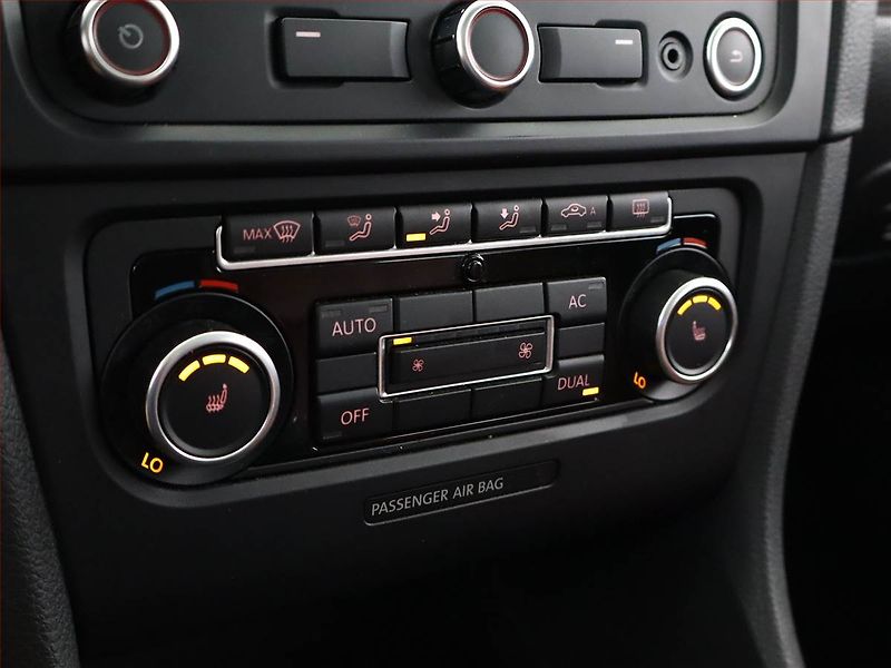 Volkswagen Golf (2011) Exclusive 1.6 TDI, Serv.kniha - fotka 15 z 18