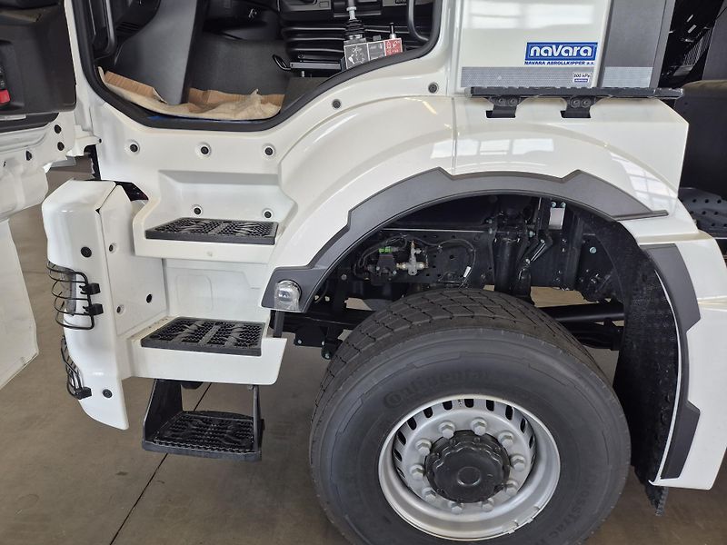 MAN TGS 33.520 6x6 RUKA HIAB SKLÁPĚČ  - fotka 26 z 39