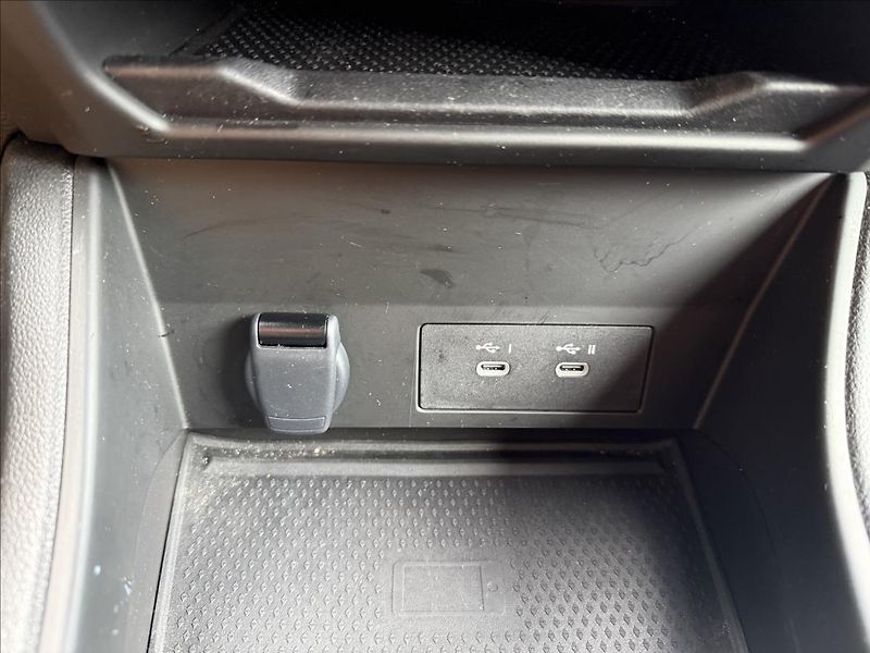Renault Captur 1,0 TCe POŠKOZENÁ PŘEDNÍ ČÁST - fotka 21 z 35
