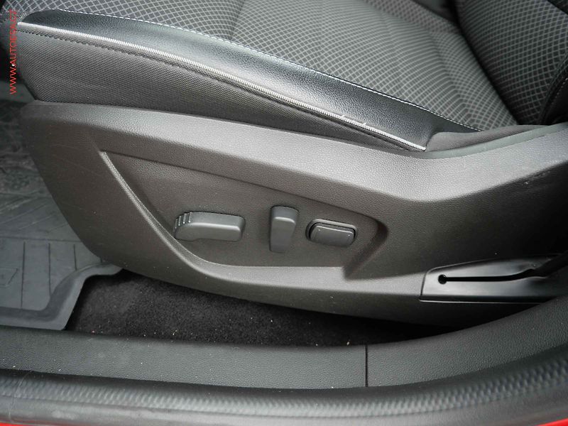 Renault Arkana (2023) 1.6 SCe, ČR, AT, LED, navi - fotka 17 z 31