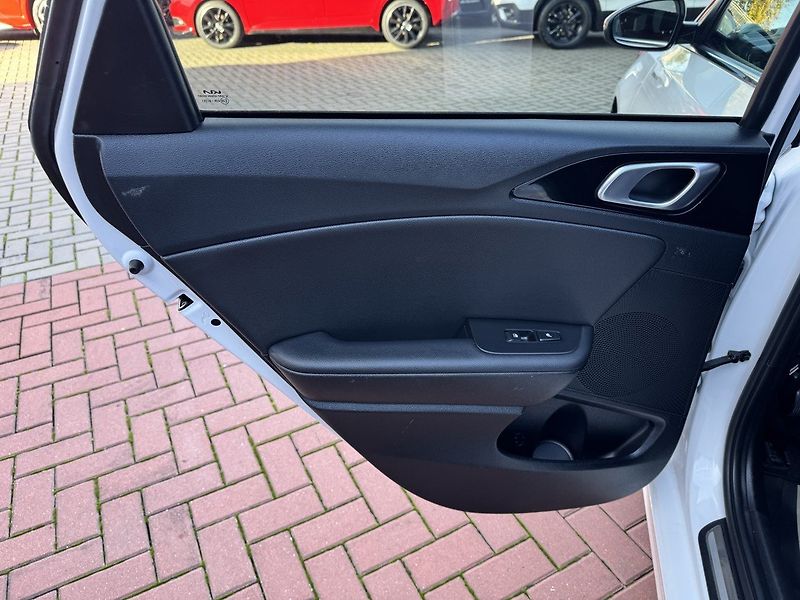 Kia Ceed (2022) 1.5i TGDi GT-Line Automat LED - fotka 26 z 49