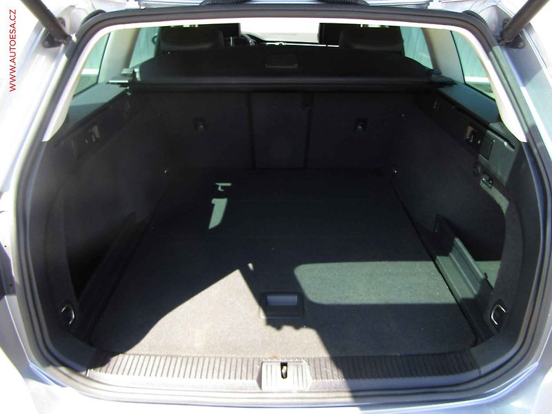 Volkswagen Passat (2018) 2.0 TDi 4x4, ČR, DSG, STK7/28 - fotka 7 z 21