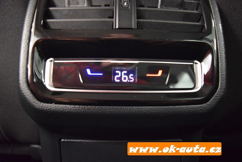 Volkswagen Passat 2.0 TDI BREAK LIFE DSG 2023 - fotka 33 z 52