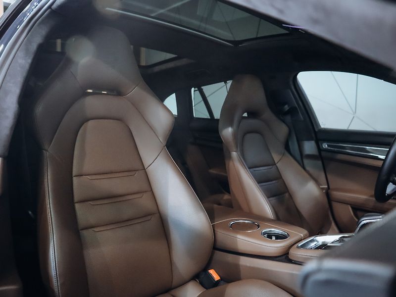 Porsche Panamera GTS Sport Turismo 338 kW - fotka 31 z 40