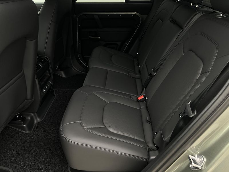 Land Rover Defender 110 D250 X-DYNAMIC SE AWD AUT  - fotka 6 z 45