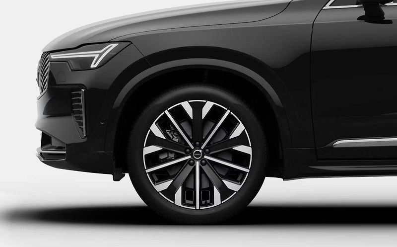 Volvo XC90 (2026) B5 AWD PLUS BRIGHT - fotka 6 z 17