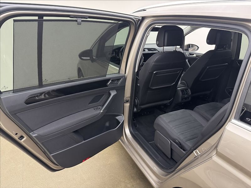 Volkswagen Touran 1,4 DSG KAMERA TAŽNÉ 1.MAJ ČR - fotka 29 z 38