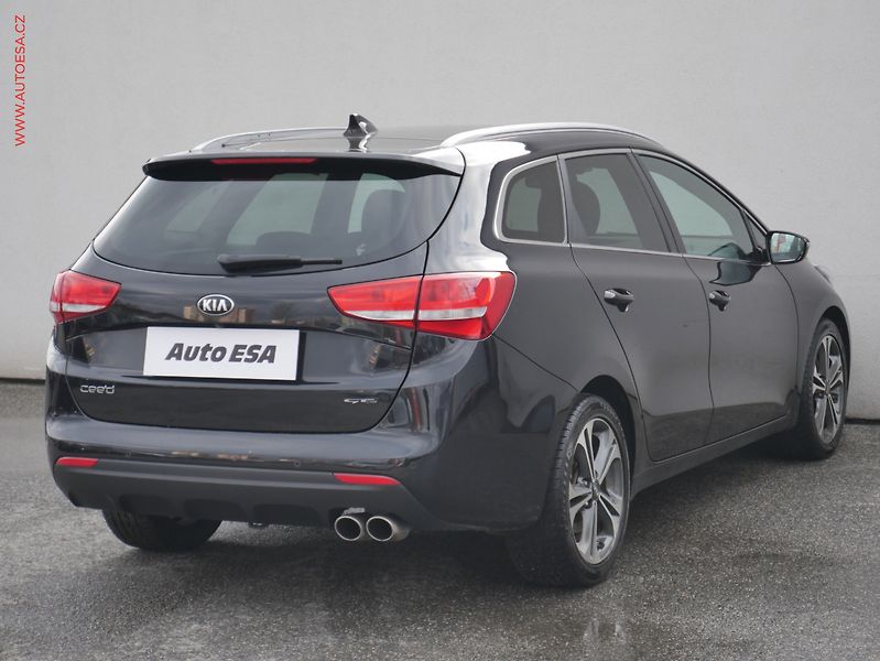 Kia Ceed (2019) 1.6CRDi, 2.maj,ČR, GT Line - fotka 4 z 25