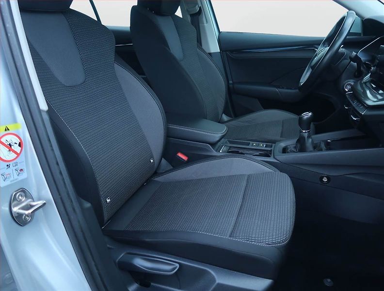 Škoda Octavia (2021) Ambition 2.0 TDI, Serv.kniha - fotka 9 z 17
