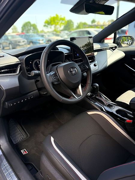 Toyota Corolla GR Sport - fotka 7 z 8