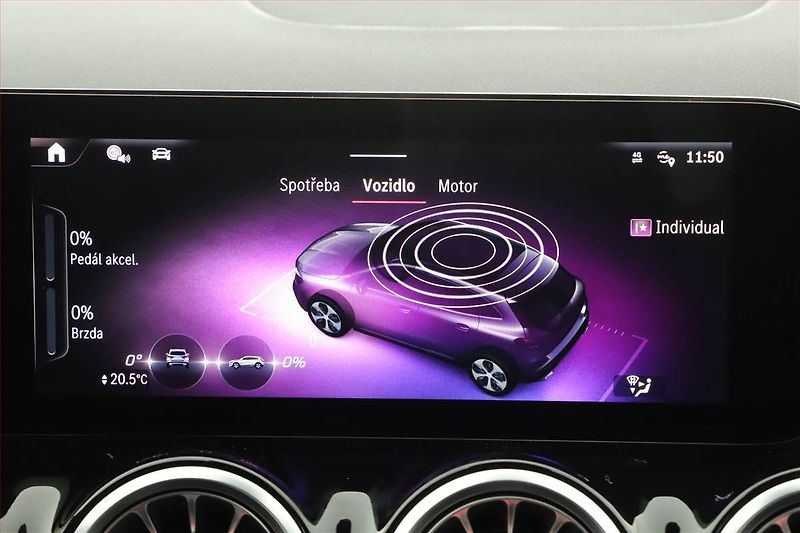 Mercedes-Benz GLA (2025) 180, AMG Line, Navigace - fotka 17 z 25