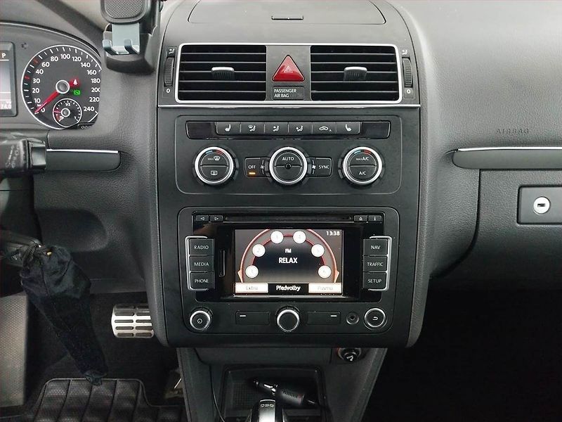 Volkswagen Touran (2014) Comfortline 2.0 TDI, 7 míst - fotka 12 z 19