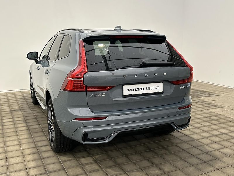 Volvo XC60 2.0  B4 4x4 ULTIMATE - fotka 8 z 33