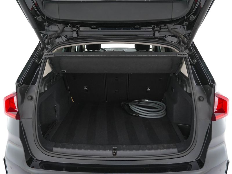 BMW iX1 (2023) xDrive30 65 kWh 4×4 - fotka 9 z 14