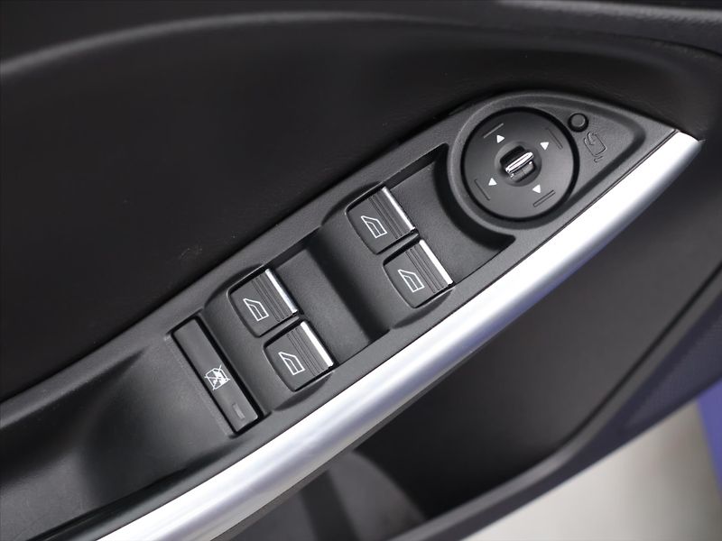 Ford Focus 2,0 EB 184kW ST Aut.klima - fotka 15 z 34