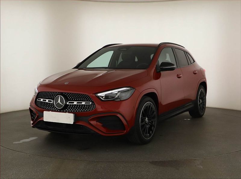 Mercedes-Benz GLA (2026) 200, AMG Line, Navigace - fotka 2 z 18