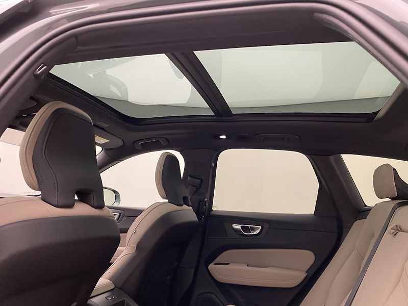 Volvo XC60 T8 AWD RECHARGE ULTRA BRIGHT - fotka 31 z 67