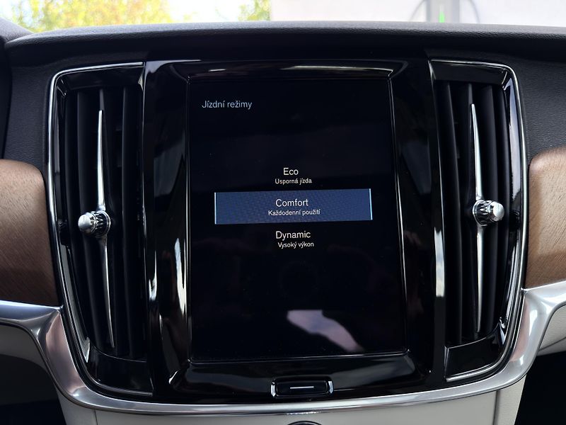 Volvo S90 B5 AWD (nafta) // tažné zaříz. - fotka 29 z 38