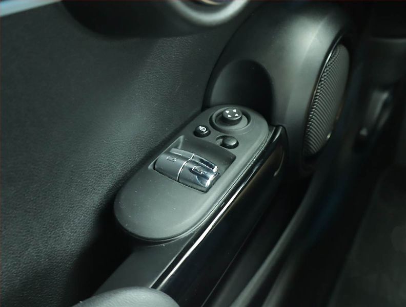 Mini Ostatní (2021) Cooper SE 32 kWh, SoH 99% - fotka 16 z 22