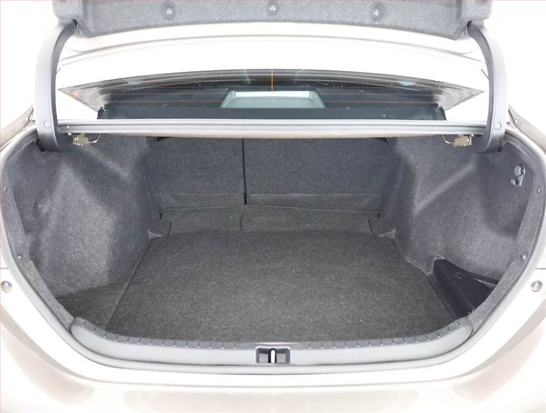 Toyota Corolla (2019) 1.6 Valvematic, ČR,1.maj - fotka 16 z 17