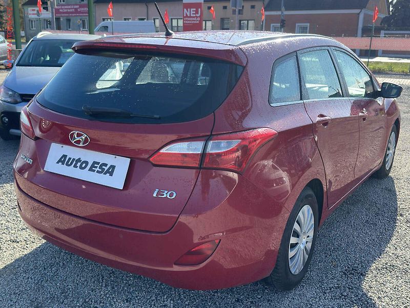 Hyundai i30 (2015) 1.6 16V, ČR, AAC, tempo - fotka 4 z 19