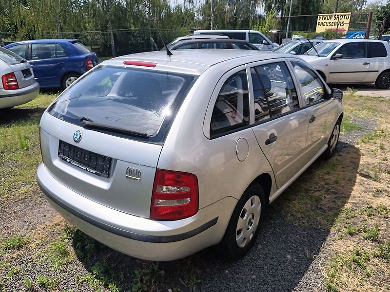 Škoda Fabia 1.2 HTP Classic Combi - fotka 5 z 21