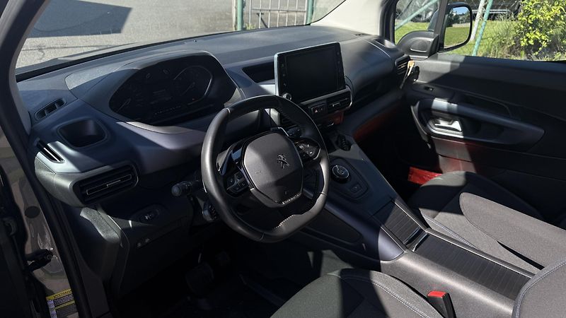 Peugeot Rifter (2021) 1.2i 96KW AUTOMAT 7 MÍST 80 KM - fotka 14 z 25