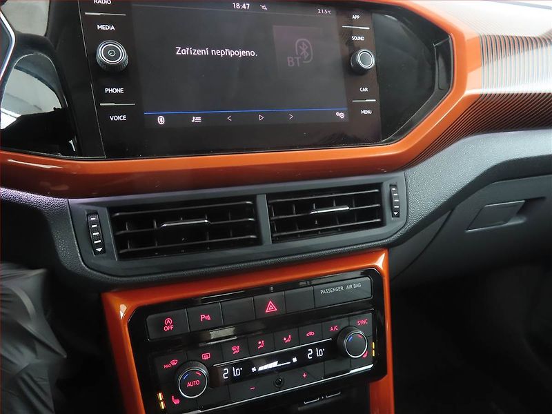Volkswagen T-Cross (2019) 1.0 TSI, Automat, ČR,1.maj - fotka 12 z 15