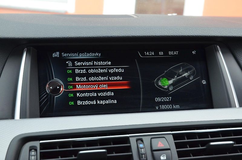 BMW Řada 5 (2016) 520d xDrive AT / ČR / M-PAKET - fotka 33 z 39
