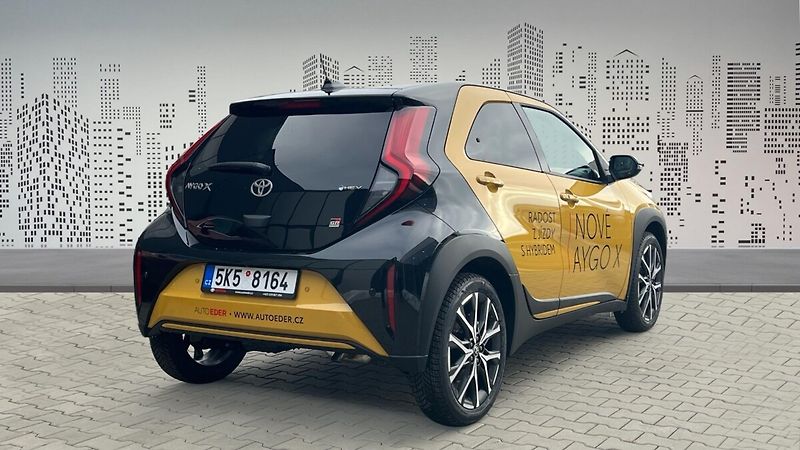 Toyota Aygo 1,5 Hybrid e-CVT GR Sport + 5 - fotka 4 z 8