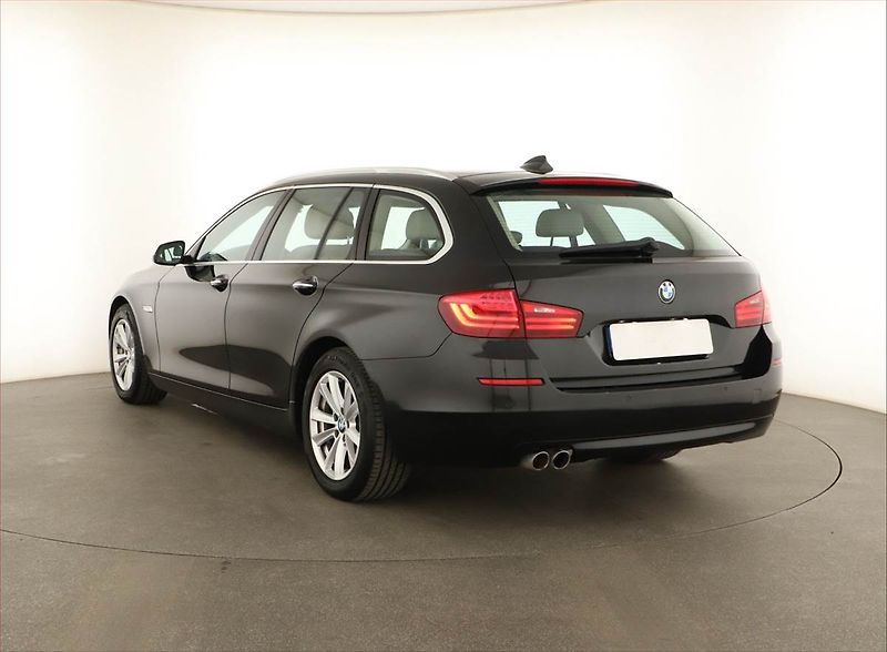 BMW Řada 5 (2015) 520d, Kůže, Bi-Xenony - fotka 4 z 20