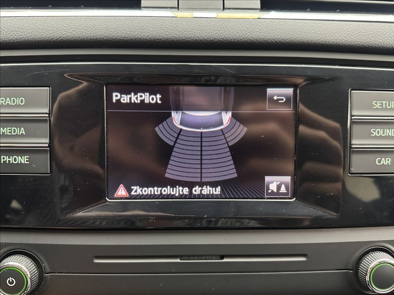 Škoda Octavia 1,6 TDi DPH KLIMA SENZORY ČR - fotka 15 z 30