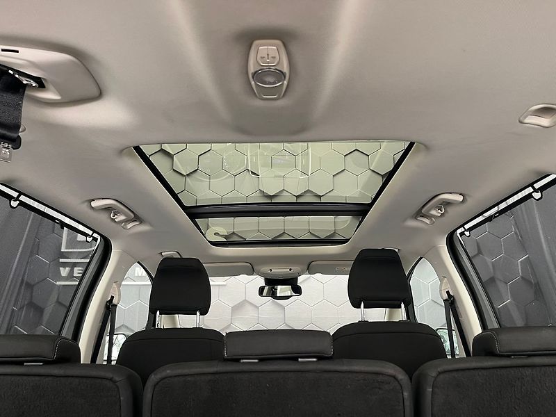 Ford Galaxy 2,0 140kW Titanium AWD 7míst - fotka 30 z 70