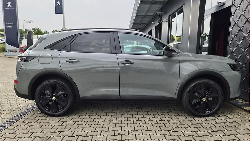 DS Automobiles DS7 (2026) PERFORMANCE LINE 1.5 BlueHDi - fotka 14 z 17