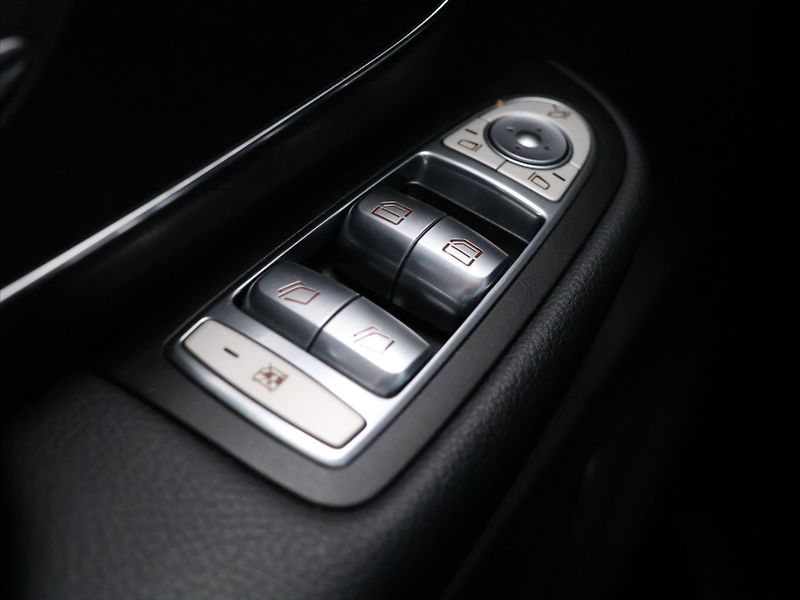 Mercedes-Benz Třídy V 2,1 220d 120kW Bluetec 8-míst - fotka 18 z 35