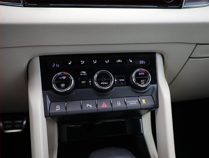 Škoda Karoq (2019) Style 1.5 TSI - fotka 10 z 21