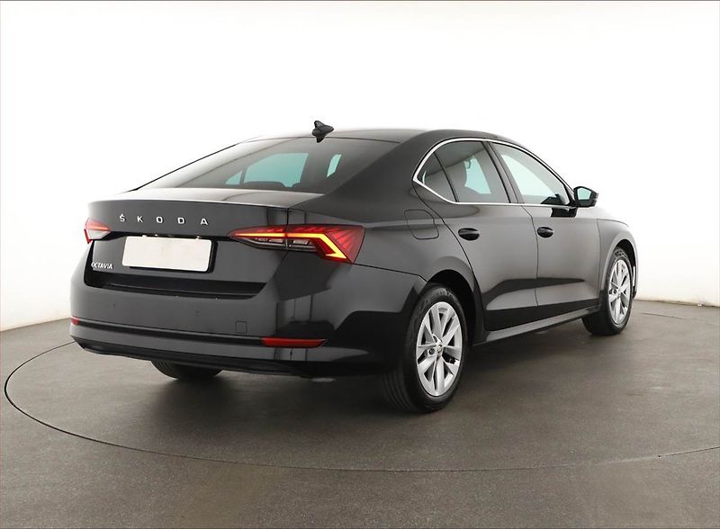 Škoda Octavia (2023) 2.0 TDI - fotka 5 z 20